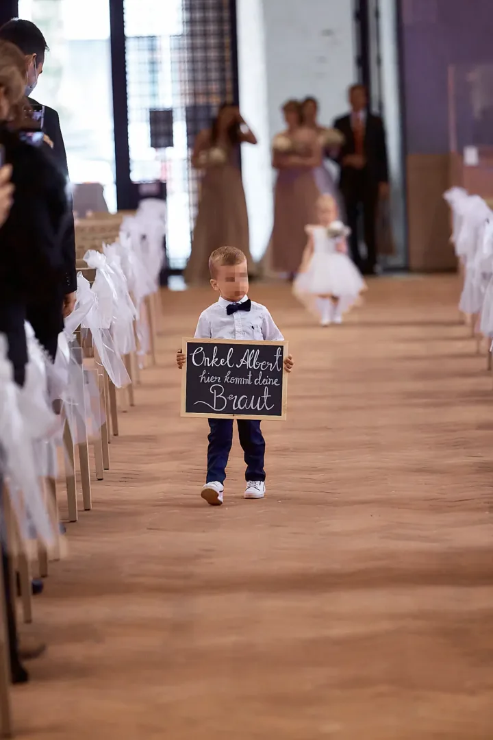 Kind als Ringträger bei der Hochzeit