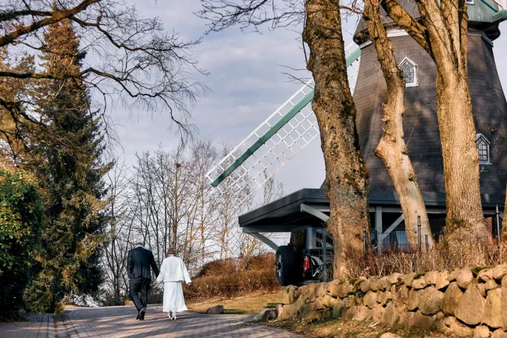 Paar in Buchholz-Dibbersen an der Mühle